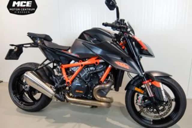 KTM 1290 SuperDuke R (2020) thumbnail 2