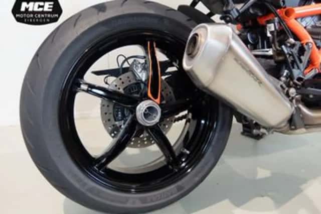 KTM 1290 SuperDuke R (2020) thumbnail 3