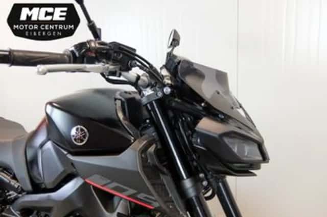 Yamaha MT-09 (2018) thumbnail 4