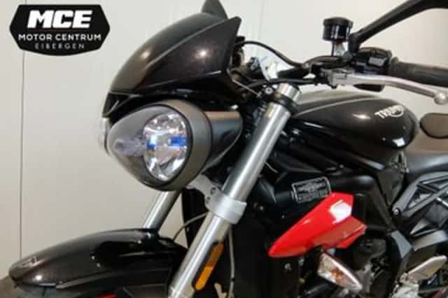 Triumph Street Triple S (2017) thumbnail 2