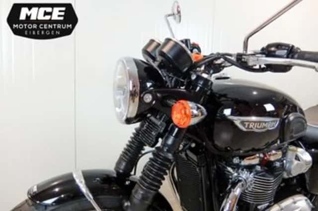 Triumph Bonneville T120 (2017) thumbnail 2