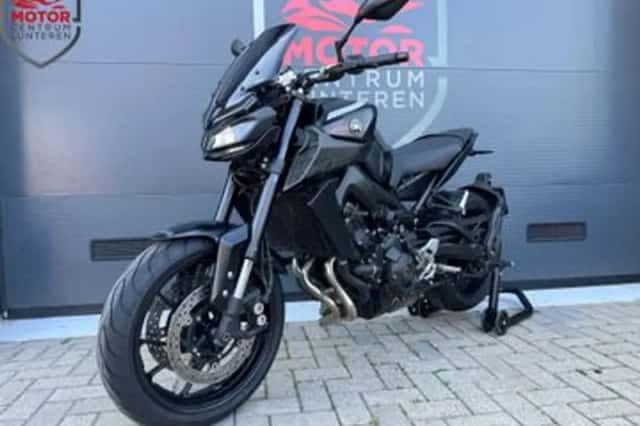 Yamaha MT-09 (2017) thumbnail 2