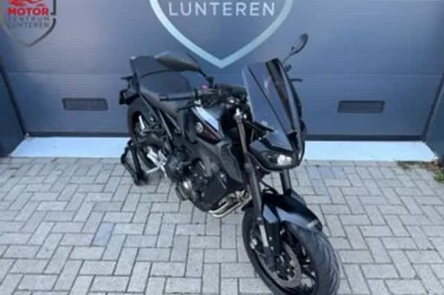 Yamaha MT-09 (2017) thumbnail 3