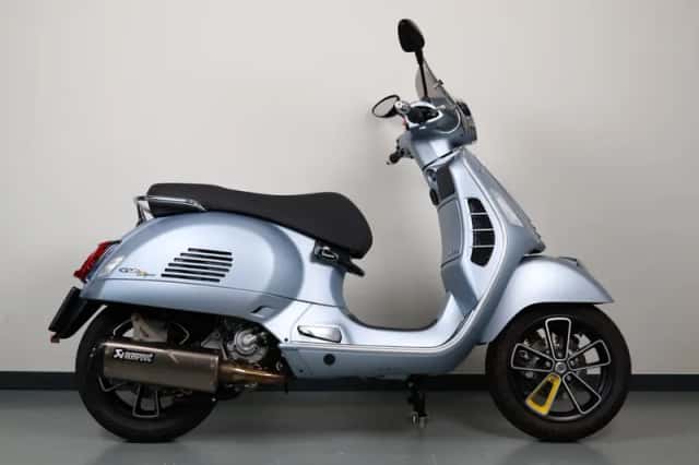 Vespa GTS 300 (2023) thumbnail 2