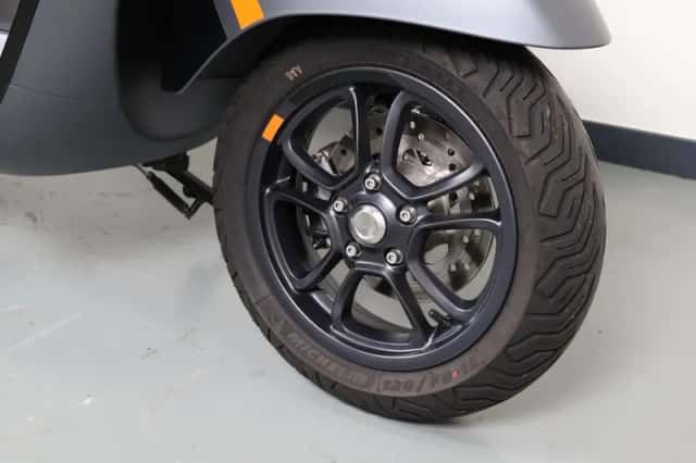 Vespa GTS 300 (2025) thumbnail 3