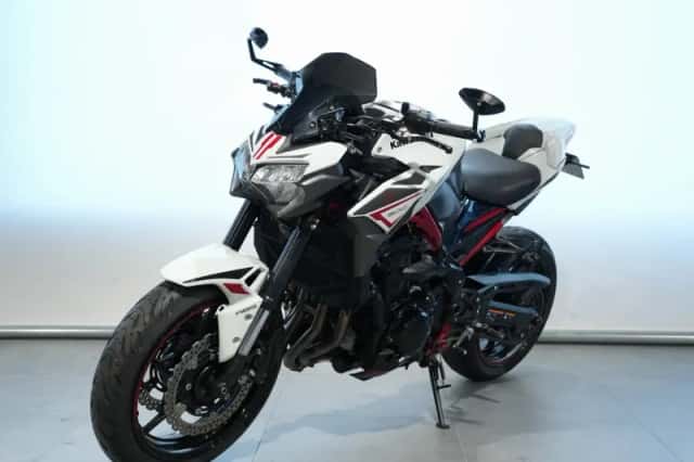 Kawasaki Z900 (2022) thumbnail 3