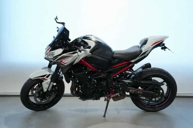 Kawasaki Z900 (2022) thumbnail 4