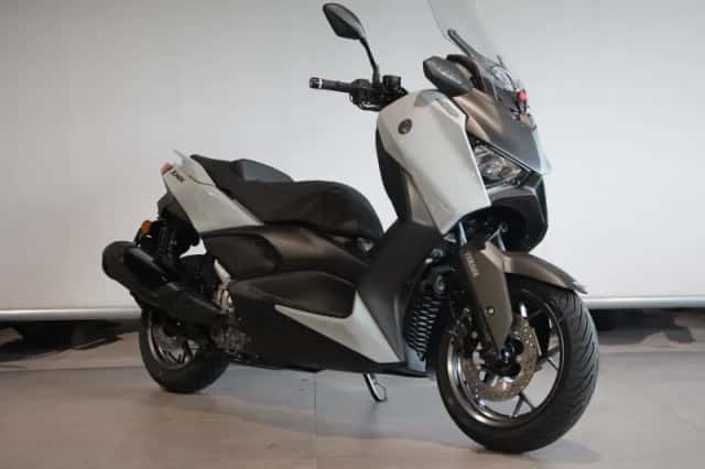 Yamaha X-MAX 300 (2025) thumbnail 2