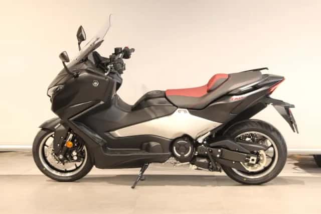 Yamaha T-MAX 560 25TH ANNIVERSARY (2026) thumbnail 4