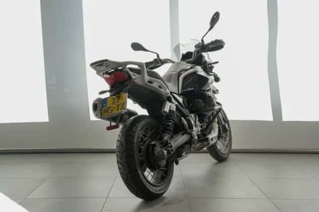 Moto Guzzi V85 TT Travel (2023) thumbnail 6