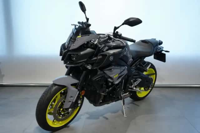 Yamaha MT-10 (2017) thumbnail 3