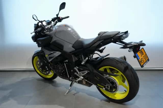 Yamaha MT-10 (2017) thumbnail 5