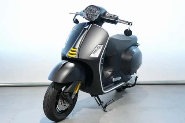 Vespa GTS 300 (2022) thumbnail 3