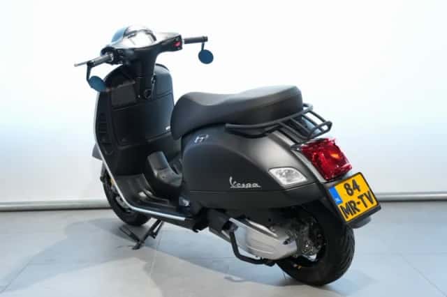 Vespa GTS 300 (2022) thumbnail 5