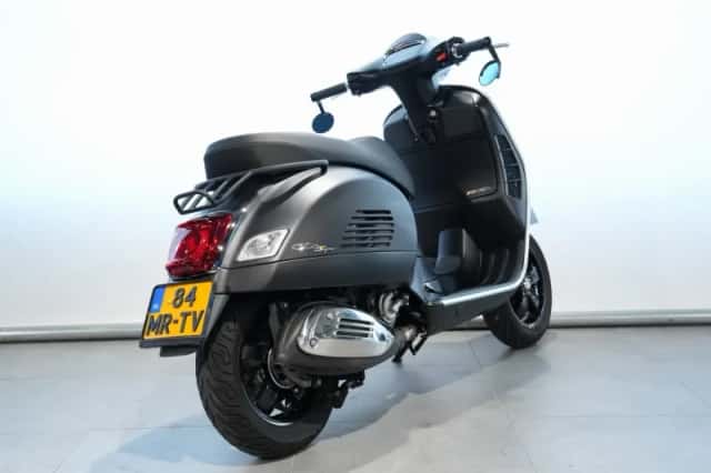 Vespa GTS 300 (2022) thumbnail 6