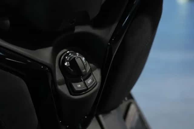 Yamaha Xmax 300 Tech MAX (2026) thumbnail 4
