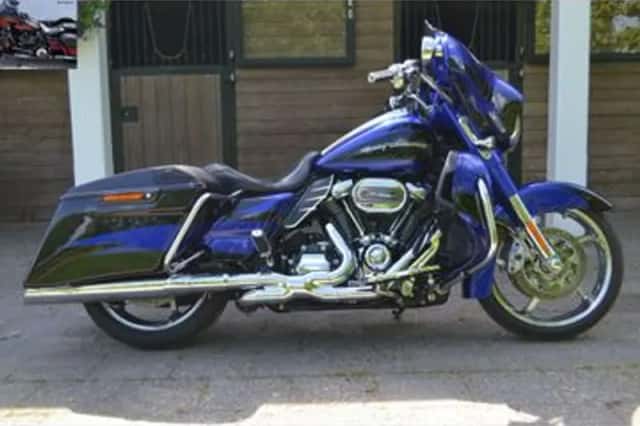 HARLEY-DAVIDSON STREET GLIDE CVO FLHXSE (2017) thumbnail 2