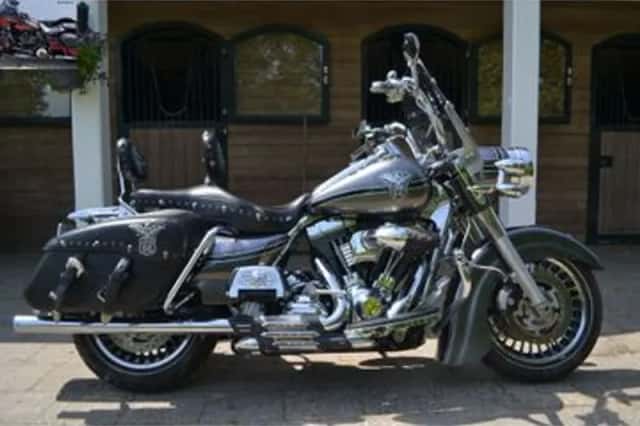 HARLEY-DAVIDSON ROAD KING CLASSIC FLHRC (2010) thumbnail 1