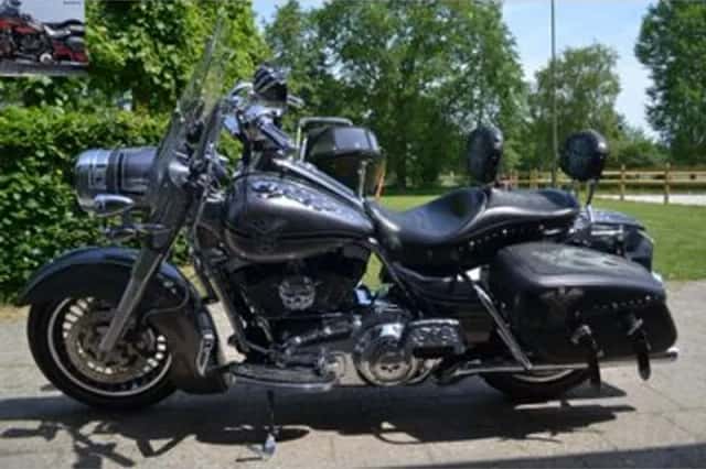 HARLEY-DAVIDSON ROAD KING CLASSIC FLHRC (2010) thumbnail 3