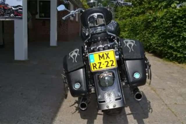 HARLEY-DAVIDSON ROAD KING CLASSIC FLHRC (2010) thumbnail 4