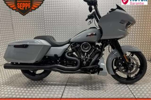 Harley-Davidson Road Glide Custom (2024) thumbnail 1