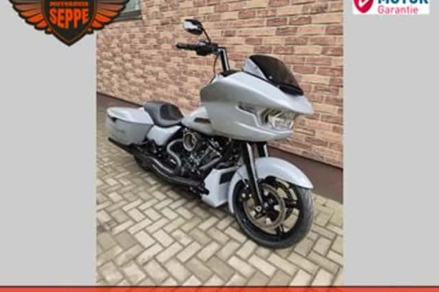 Harley-Davidson Road Glide Custom (2024) thumbnail 2