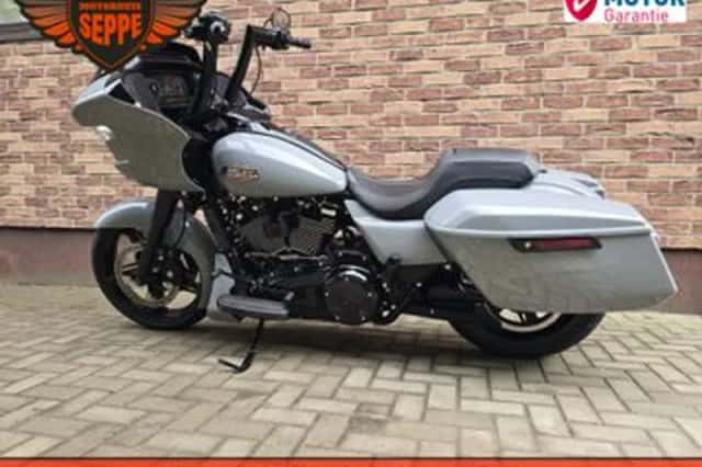 Harley-Davidson Road Glide Custom (2024) thumbnail 4