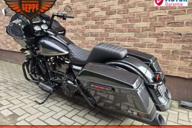 Harley-Davidson Road Glide Special (2017) thumbnail 2