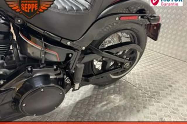 Harley-Davidson Street Bob (2018) thumbnail 4