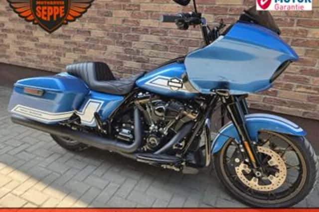 Harley-Davidson Road Glide (2023) thumbnail 1