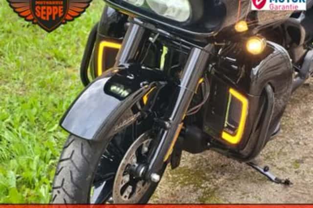 Harley-Davidson Road Glide Limited (2021) thumbnail 2
