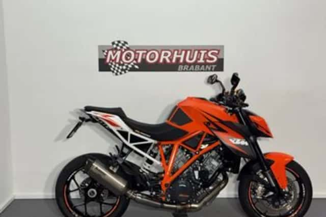 KTM 1290 SuperDuke R (2016) thumbnail 1