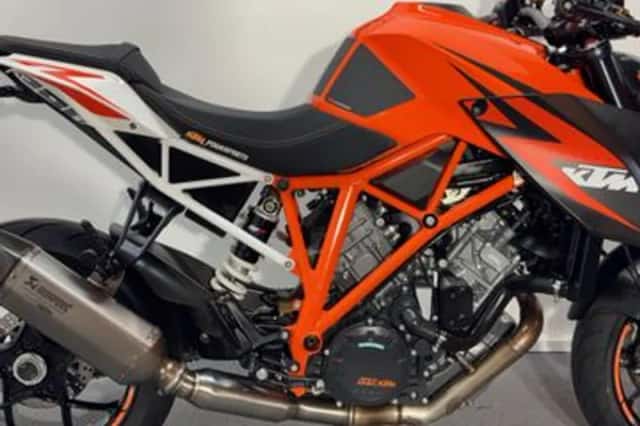 KTM 1290 SuperDuke R (2016) thumbnail 2