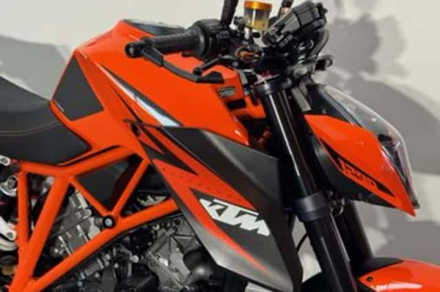 KTM 1290 SuperDuke R (2016) thumbnail 3