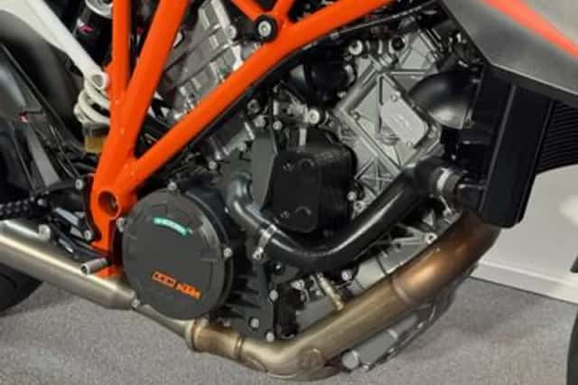 KTM 1290 SuperDuke R (2016) thumbnail 4