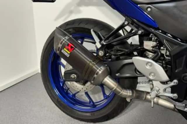 YAMAHA YZF R3 (2015) thumbnail 3