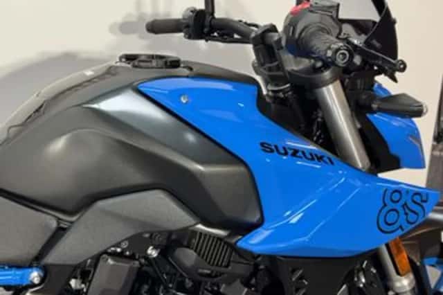 Suzuki GSX-8S (2023) thumbnail 3
