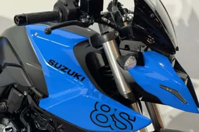 Suzuki GSX-8S (2023) thumbnail 4