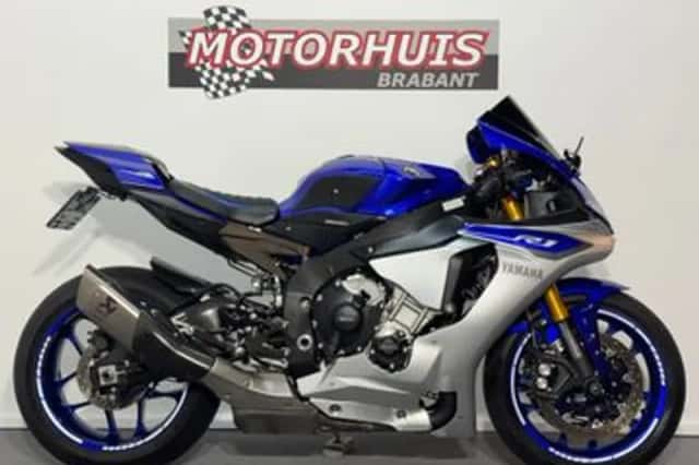 Yamaha YZF-R1 (2016) thumbnail 1