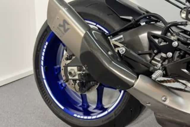 Yamaha YZF-R1 (2016) thumbnail 3