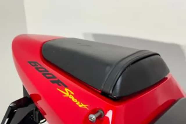 Honda CBR600F (2001) thumbnail 6