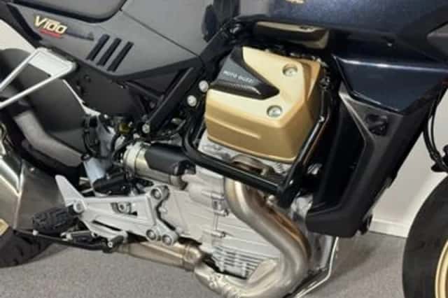 Moto Guzzi V100 Mandello (2024) thumbnail 2
