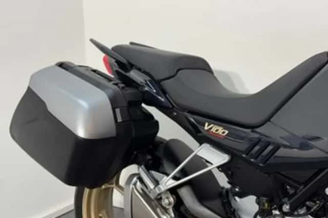 Moto Guzzi V100 Mandello (2024) thumbnail 3