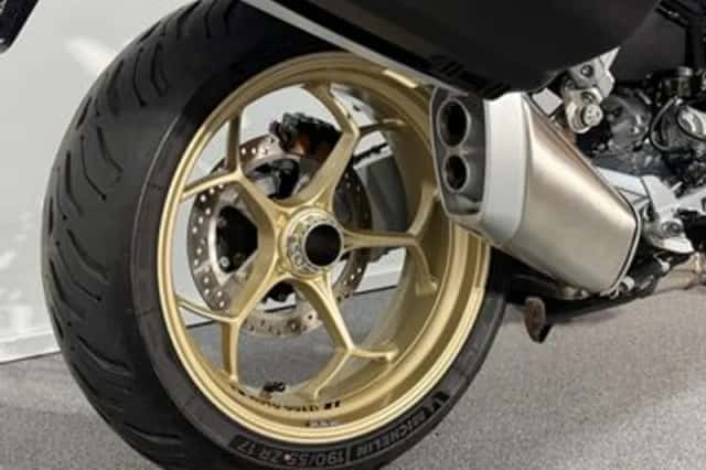 Moto Guzzi V100 Mandello (2024) thumbnail 4