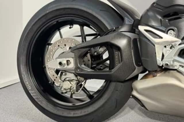 Ducati Streetfighter V4 (2025) thumbnail 3