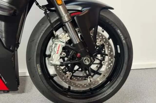 Ducati Streetfighter V4 (2025) thumbnail 4