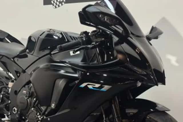Yamaha YZF-R1 (2022) thumbnail 5