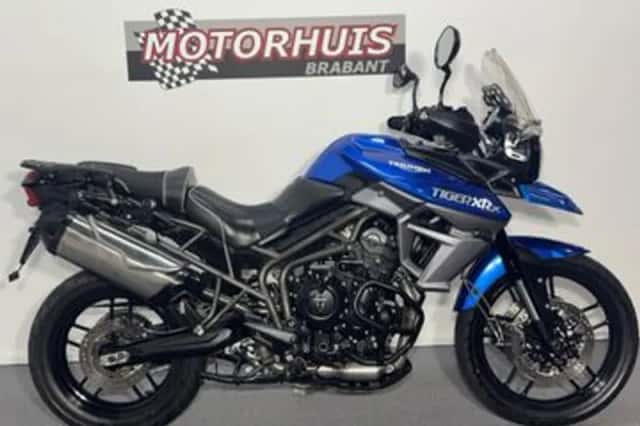 Triumph Tiger 800 XRX (2015) thumbnail 1