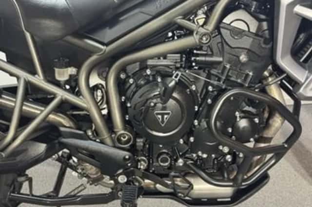 Triumph Tiger 800 XRX (2015) thumbnail 2