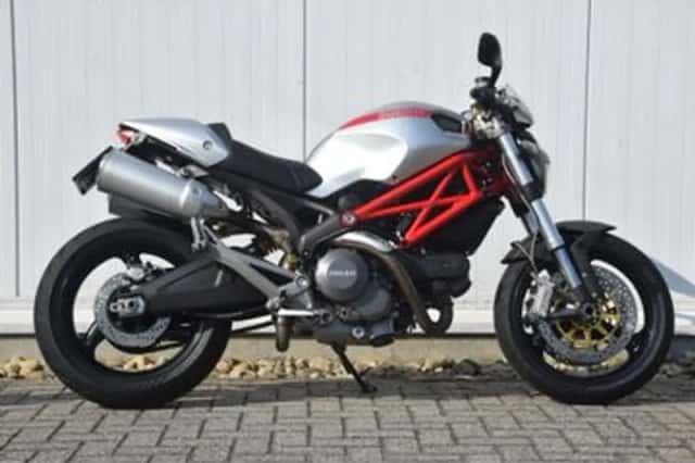 Ducati Monster 696 (2009) thumbnail 4